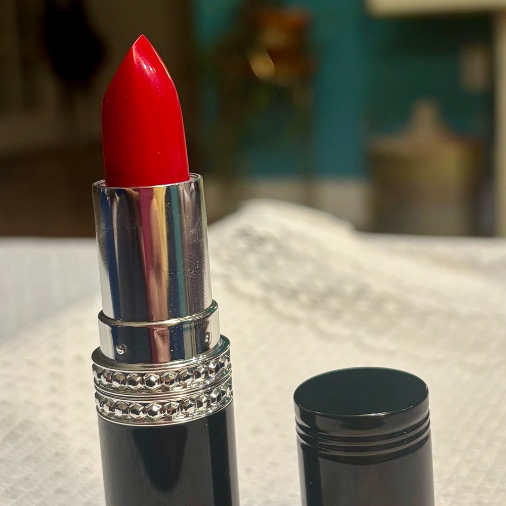 Elizabeth Arden Exceptional Lipstick - Red Door Red